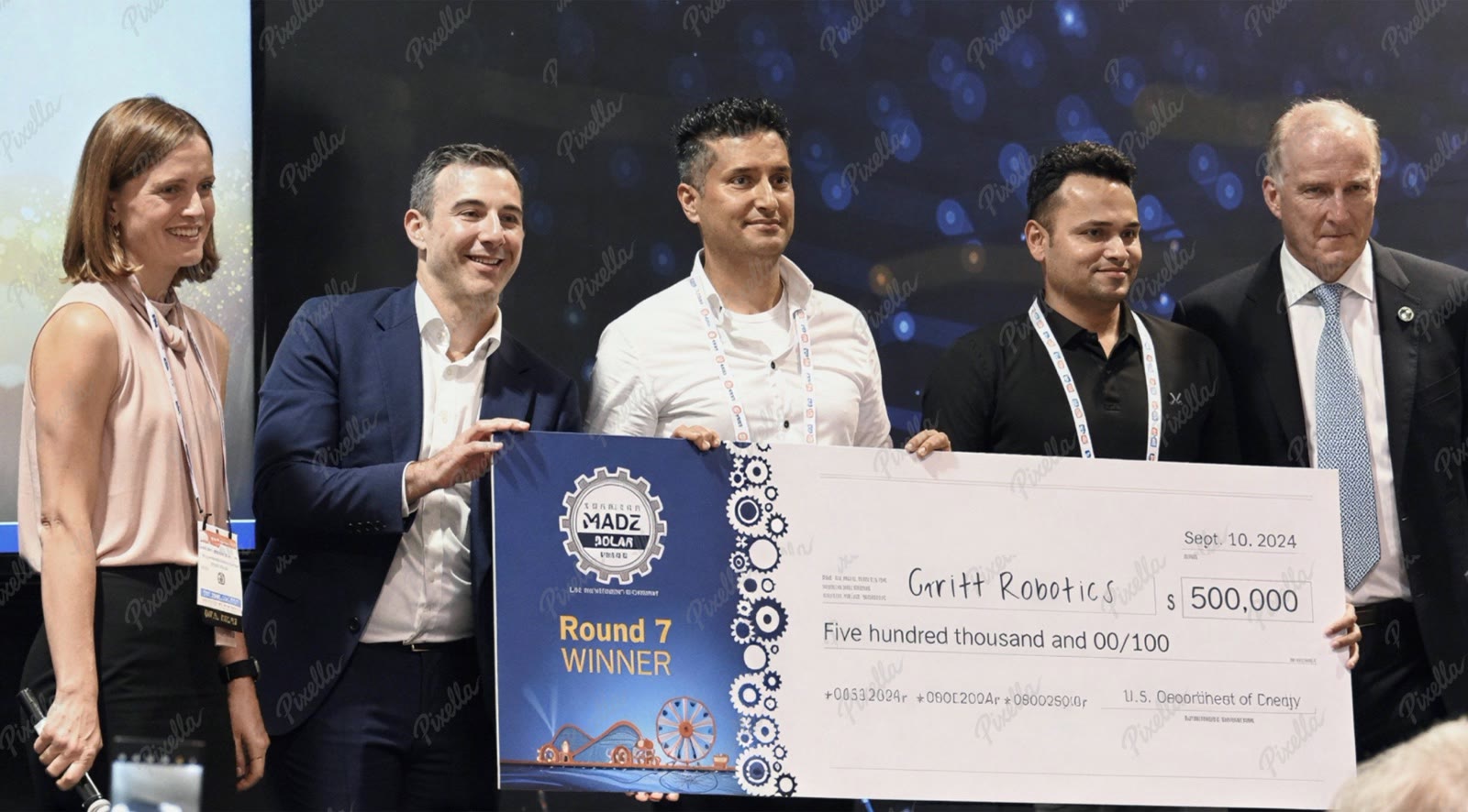 Gritt Robotics team receiving the Round 7 American-Made Solar Prize award check